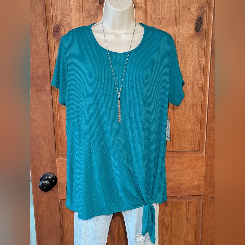 Apt. 9 Teal Short Sleeve Women's Top And‎ Necklace